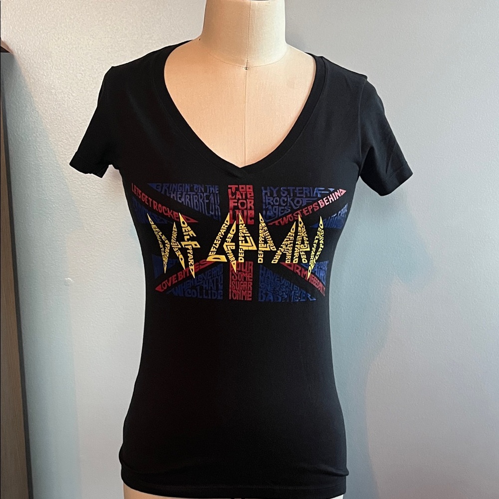Def Leppard Women's Black Graphic Tee